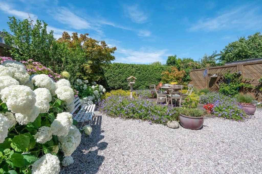 デ ハーン Charming House With Gardenヴィラ エクステリア 写真