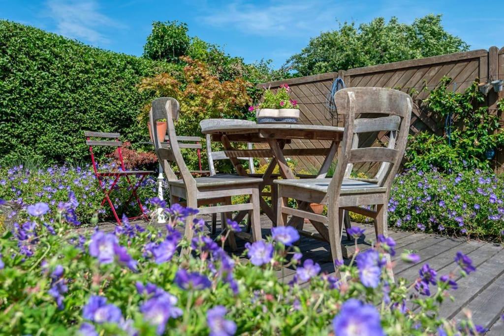デ ハーン Charming House With Gardenヴィラ エクステリア 写真