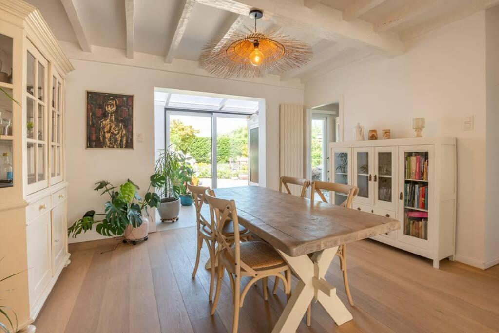 デ ハーン Charming House With Gardenヴィラ エクステリア 写真
